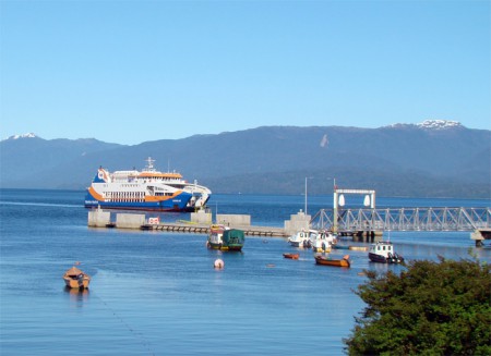 H-125 RECALANDO EN PUERTO CISNES