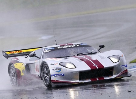 H-233 AUTO EN PISTA